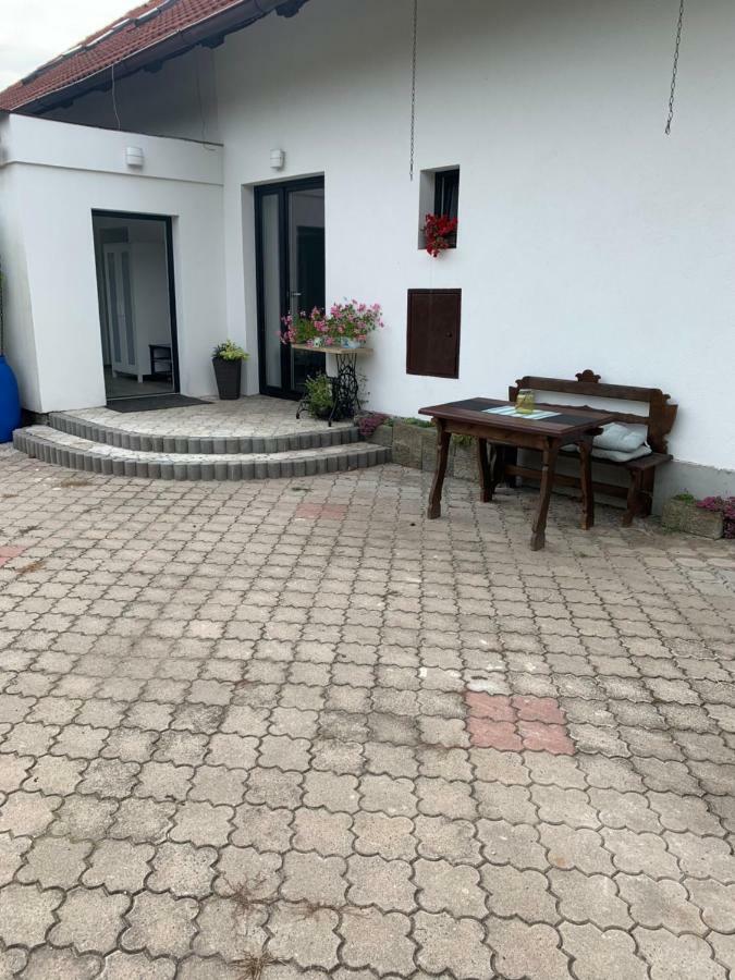 Tolarova Apartman Pardubice Eksteriør bilde